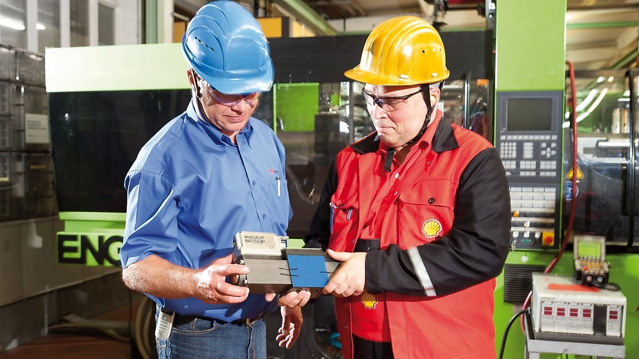 workers talking on site