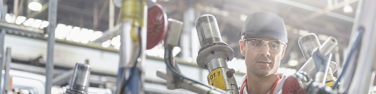 Engineer working with Shell Lubricants 