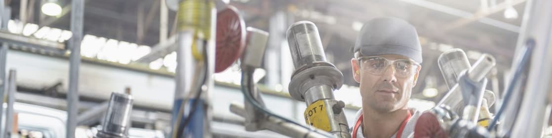 Engineer working with Shell Lubricants 