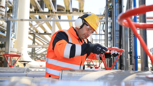 Shell engineer working on the gas plant