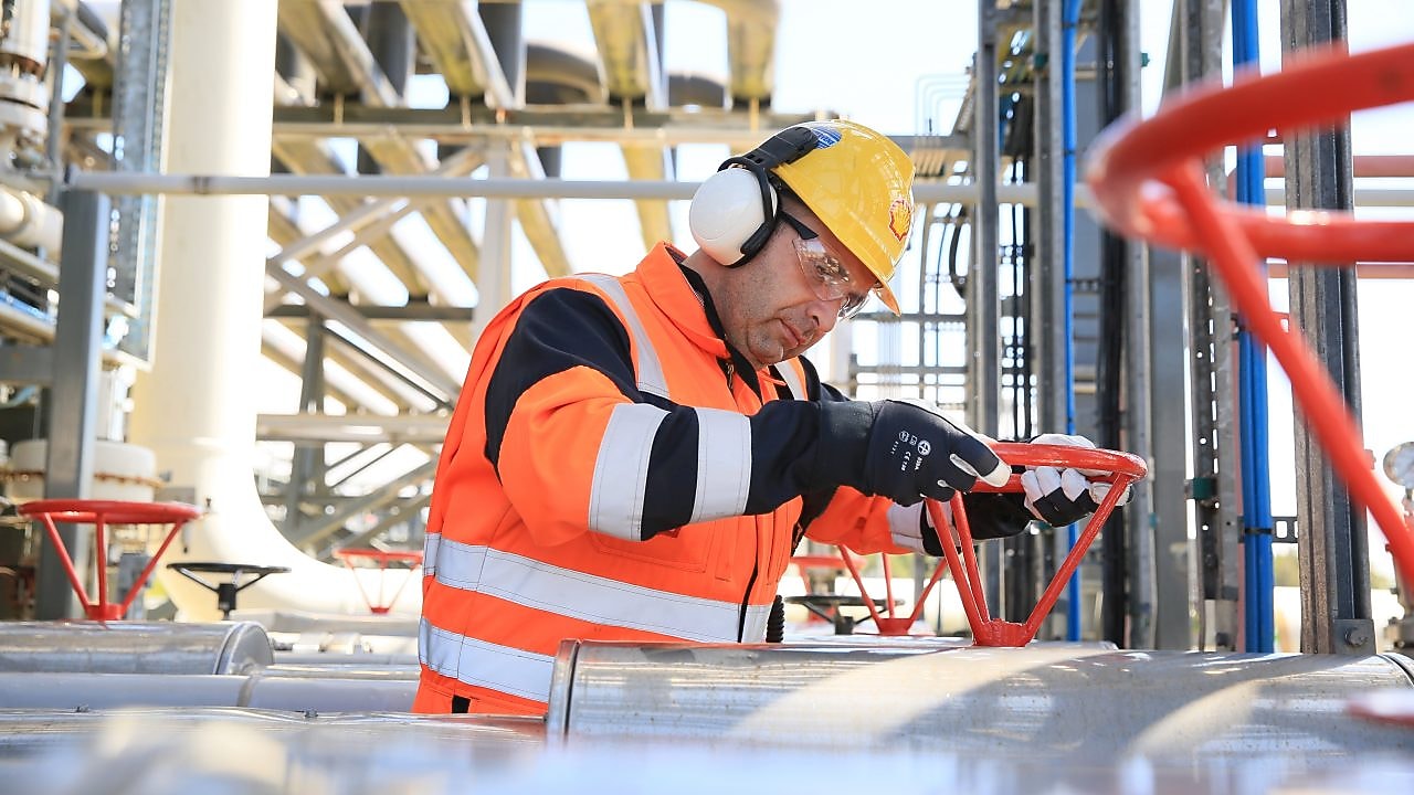 Shell engineer working on the gas plant