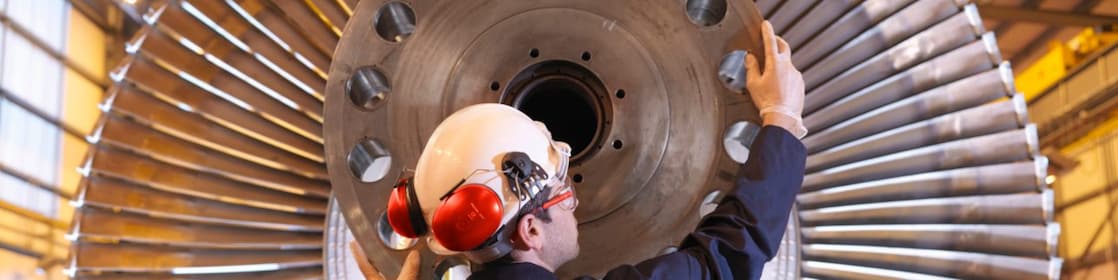 Discipline engineer moving a heavy machine hub