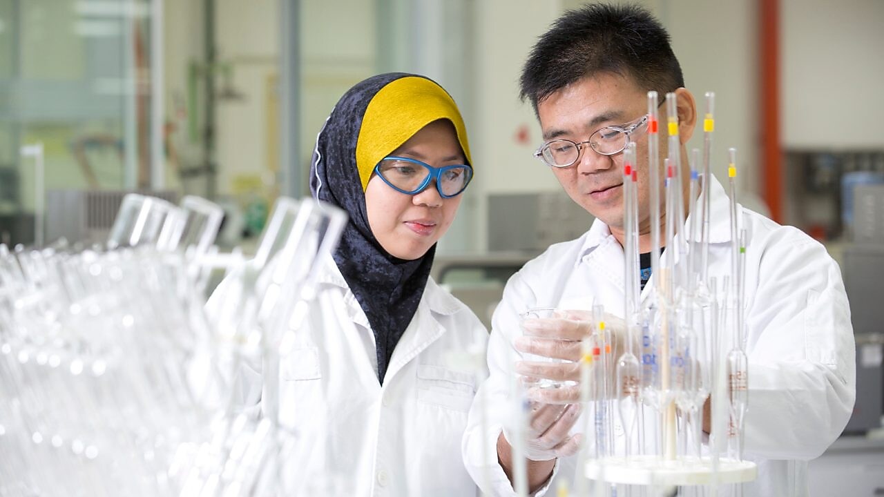 Two employees working in a production lab
