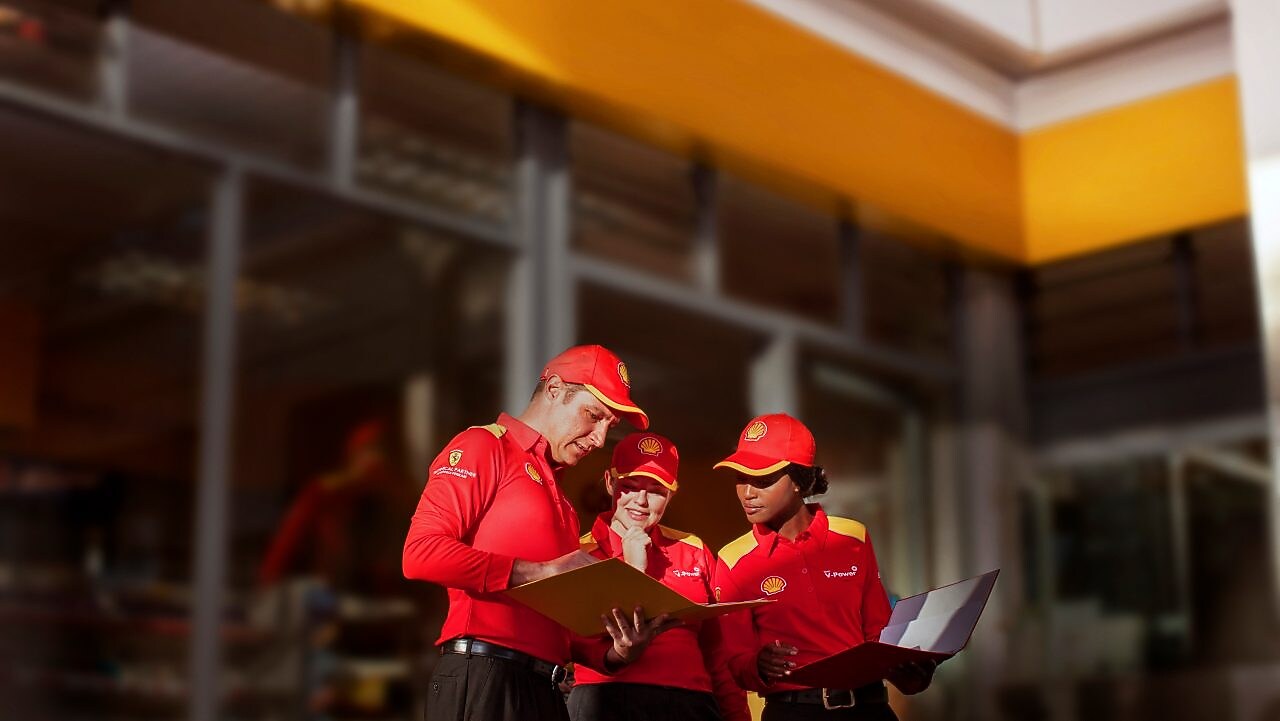 3 Shell employees discussing